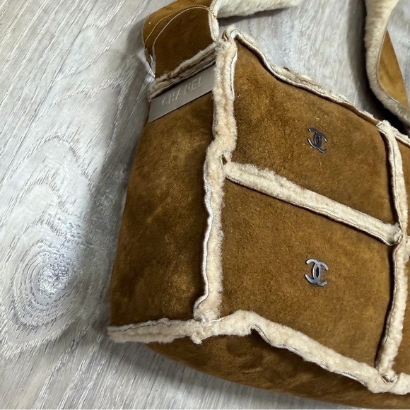 CHANEL Tan/Brown Shearling Mouton Crossbody Bag - Picture 5 of 16